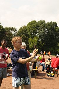 summer festival 2009: Dosenwerfen with Prof. Widdra